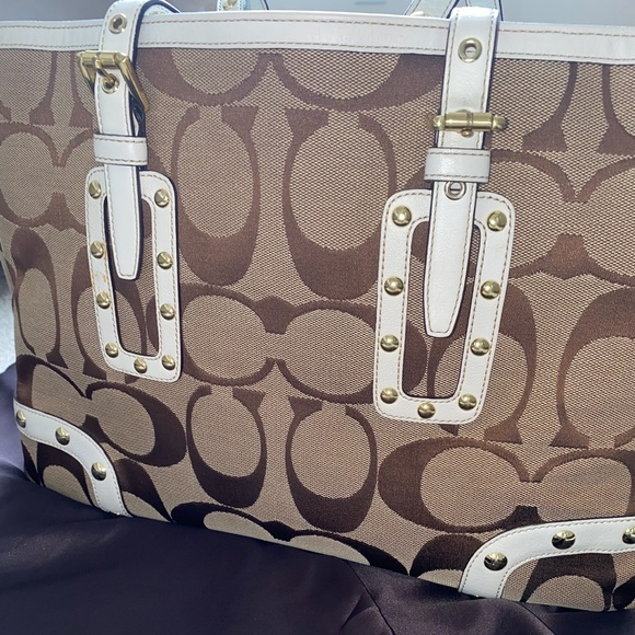 Coach Signature C Canvas Studded Gallery Tote - Picture 5 of 7